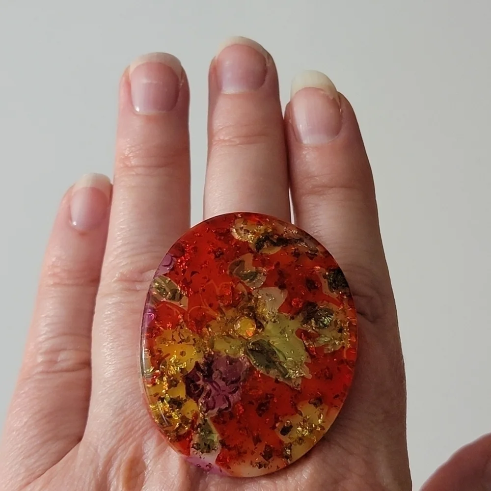Large Smooth Acrylic Statement Ring Reds Rhinestone 8New without tags R4